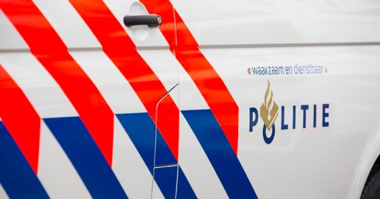 Politie onderzoekt explosies bij winkel en vraagt naar beelden en getuigen